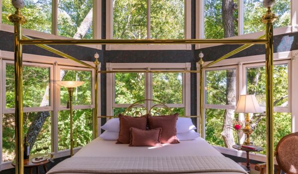 Bed and Breakfast in Eureka Springs, photo of a stunning four poster bed at Arsenic and old lace bed and breakfast