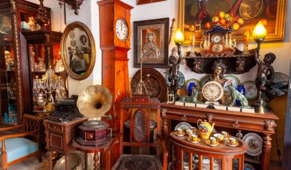 Antique Stores in Eureka Springs near our bed and breakfast, photo of a collection of treasures